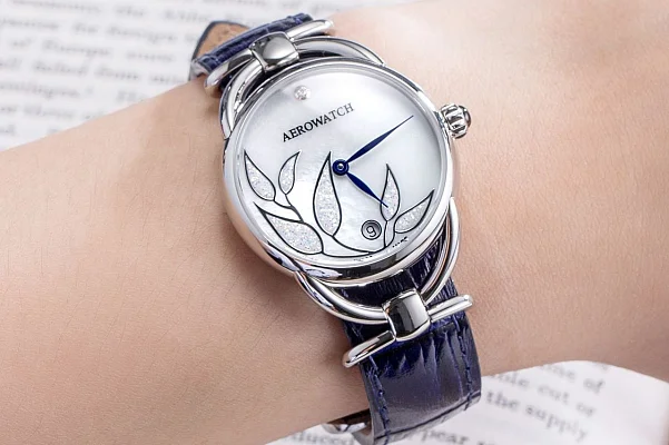 Aerowatch Sensual Tea Leaves Quartz A 07977 AA02