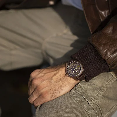 Aviator Airacobra GMT Rose Gold PVD V.1.37.8.306.4