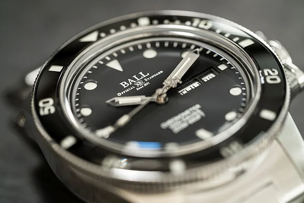 Ball Engineer Hydrocarbon Original COSC Chronometer DM2118B-SCJ-BK