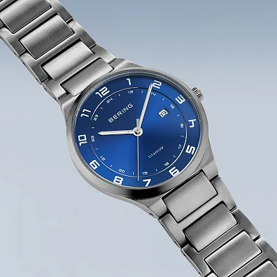 Bering Classic Gent Date Titanium 15139-707