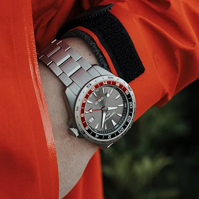 Certina DS-X GMT Anthracite Dial Black-Red Bezel Steel Bracelet C047.452.11.081.01