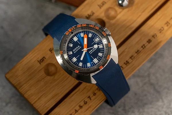 Doxa SUB 200T Caribbean Diver Sunray Dial 804.10.201S.32
