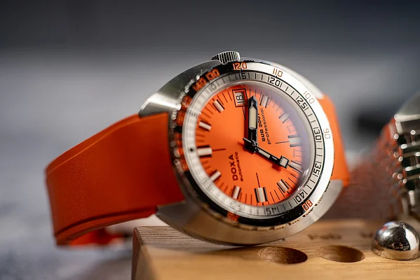 Doxa SUB 200T Professional Diver Sunray Dial 804.10.351S.21