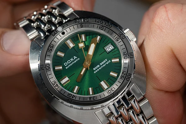 Doxa SUB 200T Seaemerald Diver Sunray Dial 804.10.131S.10