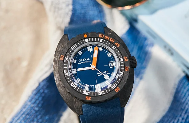 Doxa SUB 300 Carbon Caribbean Diver COSC Chronometer 822.70.201.32