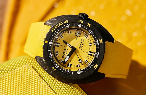 Doxa SUB 300 Carbon Divingstar Diver COSC Chronometer 822.70.361.31