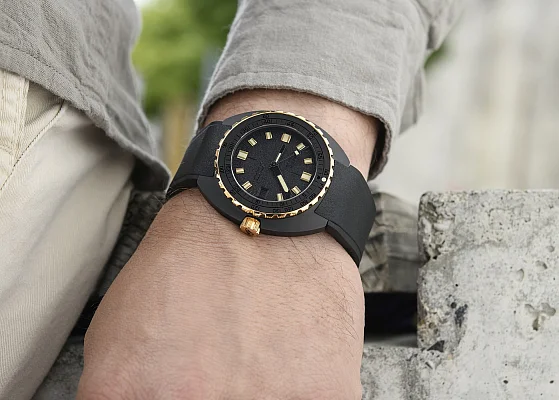 Doxa SUB 300 Beta Sharkhunter Diver COSC Chronometer Ceramic and 18k Gold Bezel 830.20.101.20