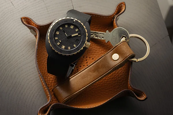 Doxa SUB 300 Beta Sharkhunter Diver COSC Chronometer Ceramic and 18k Gold Bezel 830.20.101.20