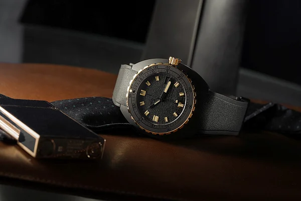 Doxa SUB 300 Beta Sharkhunter Diver COSC Chronometer Ceramic and 18k Gold Bezel 830.20.101.20