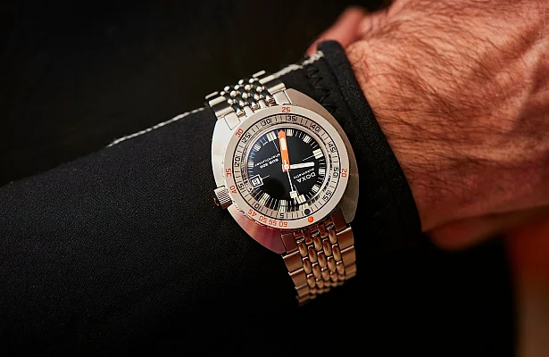 Doxa SUB 300 Caribbean Diver COSC Chronometer 821.10.201.10