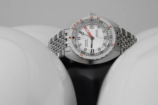 Doxa SUB 300 Searambler Diver COSC Chronometer 821.10.021.10