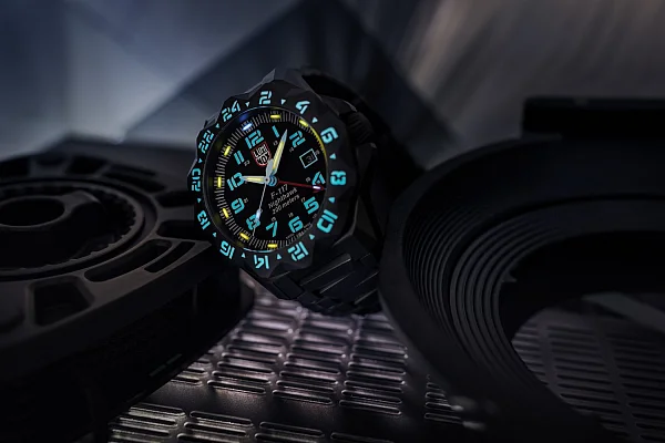 Luminox F-117 Nighthawk GMT 6400 Series XA.6422