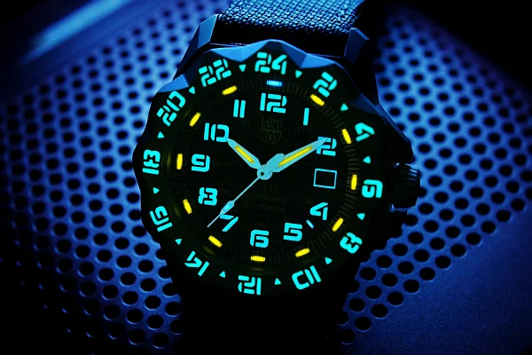 Luminox F-117 Nighthawk GMT 6400 Series XA.6421