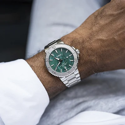 Oris Aquis II Date 43.5mm Relief x Bracenet 01 733 7730 4137-07 8 24 05PEB