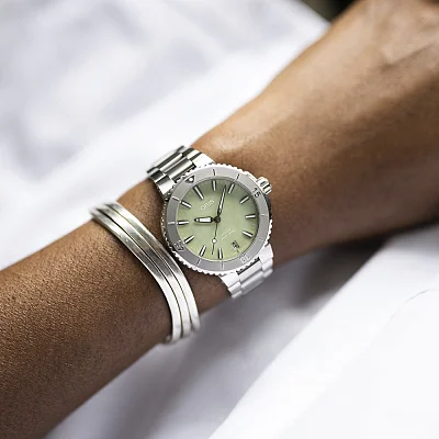 Oris Aquis Lady Date Relief Green Mother of Pearl 01 733 7770 4157-07 8 18 05P