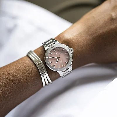 Oris Aquis Lady Date Relief Pink Mother of Pearl 01 733 7770 4158-07 8 18 05P