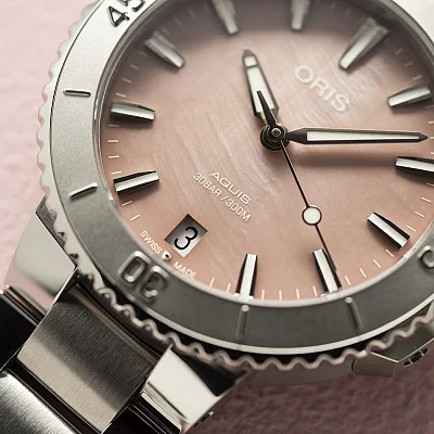 Oris Aquis Lady Date Relief Pink Mother of Pearl 01 733 7770 4158-07 8 18 05P
