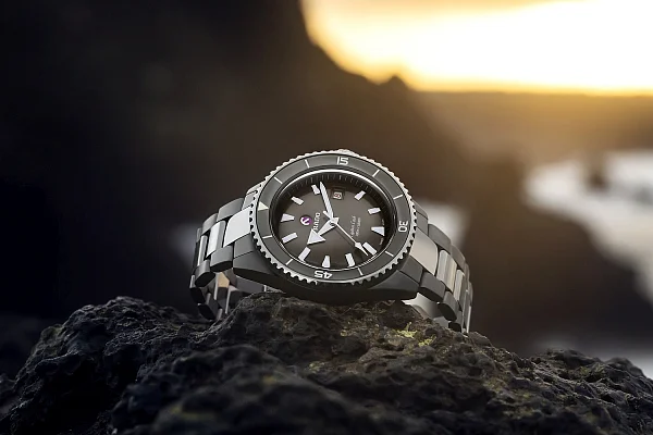 Rado Captain Cook High-Tech Ceramic Diver Gent Automatic 43mm Plasma R32144102