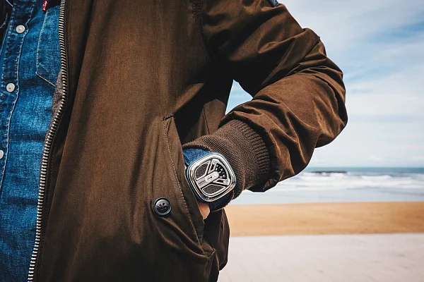 SEVENFRIDAY M1B/01 URBAN EXPLORER Automatic SF-M1B/01