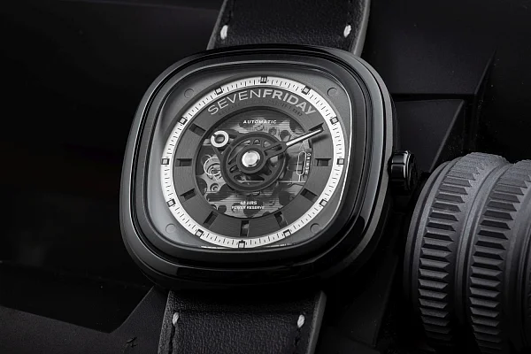 SEVENFRIDAY T1/04 BLACK-T Automatic SF-T1/04