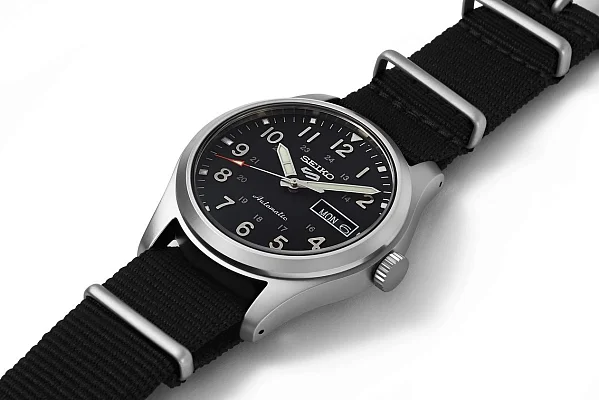Seiko 5 Sports Automatic 40mm Street Style NATO SRPG37K1