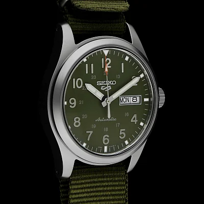 Seiko 5 Sports Automatic 40mm Street Style NATO SRPG33K1