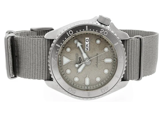 Seiko 5 Sports Automatic 42mm Street Style Grey-Out SRPG61K1