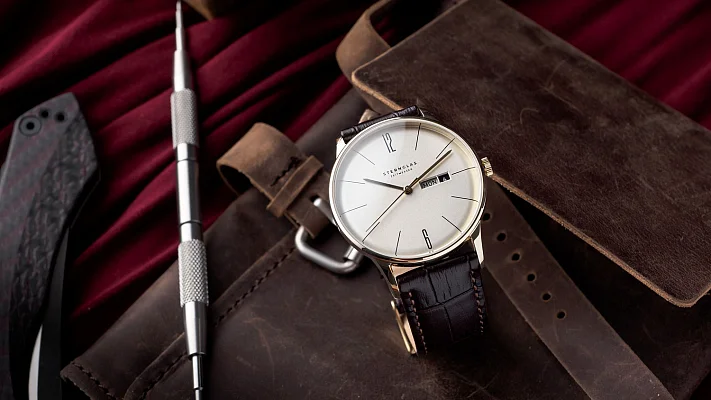 Sternglas Berlin Quartz Day-Date Champagne Dial S01-BE14-HE01