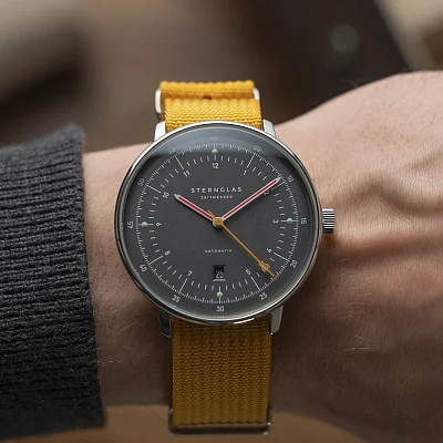 Sternglas Hamburg Automatic Date Neugraphit Signal Yellow Nylon Strap S02-HH39-FI01