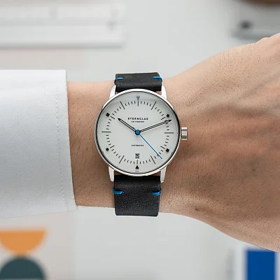 Sternglas Naos Edition Bauhaus X Automatic Red S02-NAI45-VI30