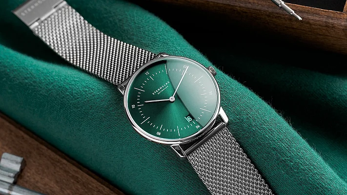 Sternglas Naos Quartz Date Green Dial Mesh S01-NA08-MI04