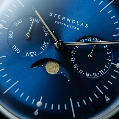 Sternglas Naos Quartz Moonphase Day-Date Midnight Blue Dial S01-NM06-BR02