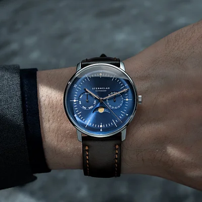 Sternglas Naos Quartz Moonphase Day-Date Midnight Blue Dial S01-NM06-BR03