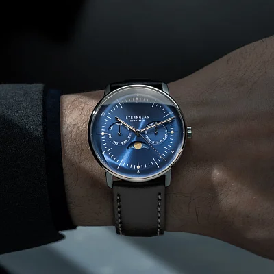 Sternglas Naos Quartz Moonphase Day-Date Midnight Blue Dial S01-NM06-BR02