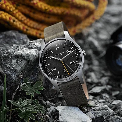 Sternglas Taiga Quartz GMT Black Dial S01-TA11-VI18