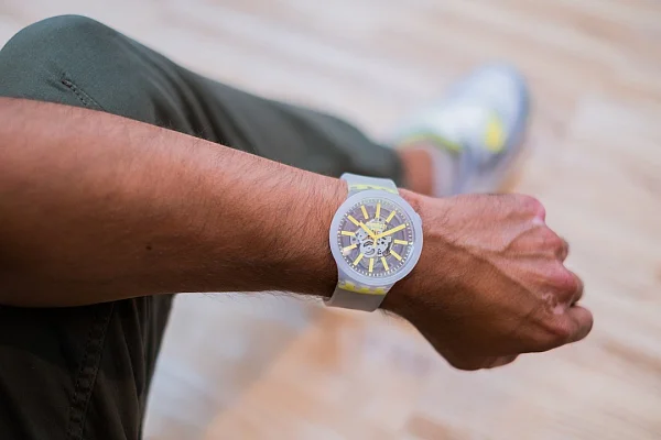 Swatch Big Bold Yellow In Jelly SO27E103