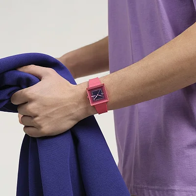 Swatch Square SQUARELY BERRY SO34R700