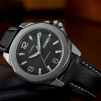 Timex Essex Avenue Day-Date 46mm Leather Strap TW2W92900