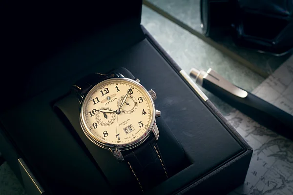 Zeppelin LZ127 Count Zeppelin Quartz Chrono Big Date ZE-7684-5