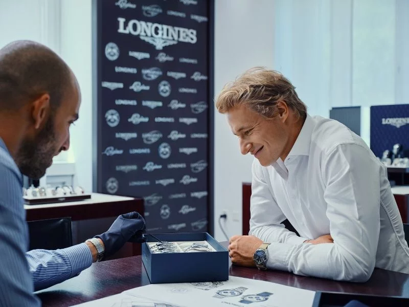 Zegarek Longines na nadgarstku