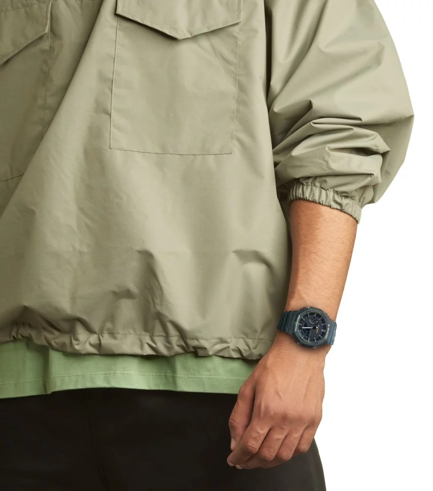 Zegarek męski Casio G-Shock Analog Digital GA-2100FR-3AER na nadgarstku